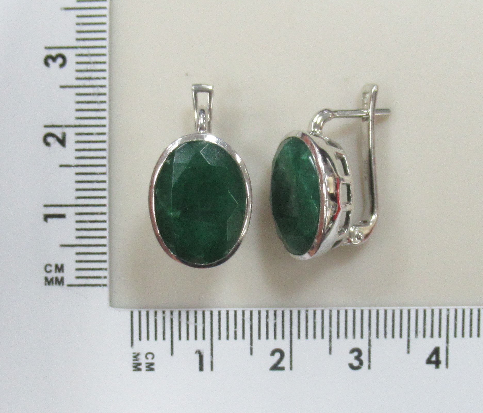 Серебряные серьги с бериллами